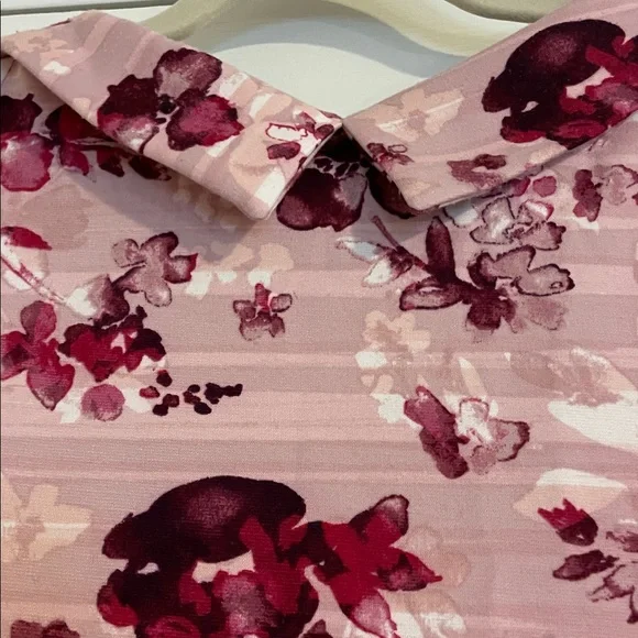 Talbots floral boat-neck folded collar top. Very nice colors. 3/4 sleeves. SZ M. - Picture 7 of 9